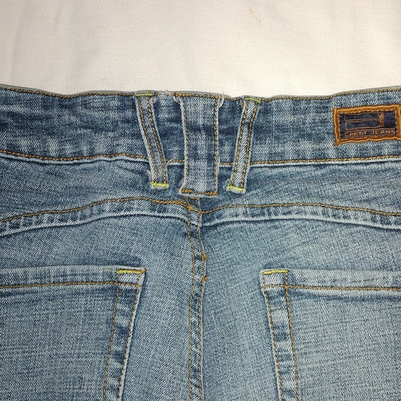 ⚜️ Y2K Crest Jean Capris - Picture 8 of 16